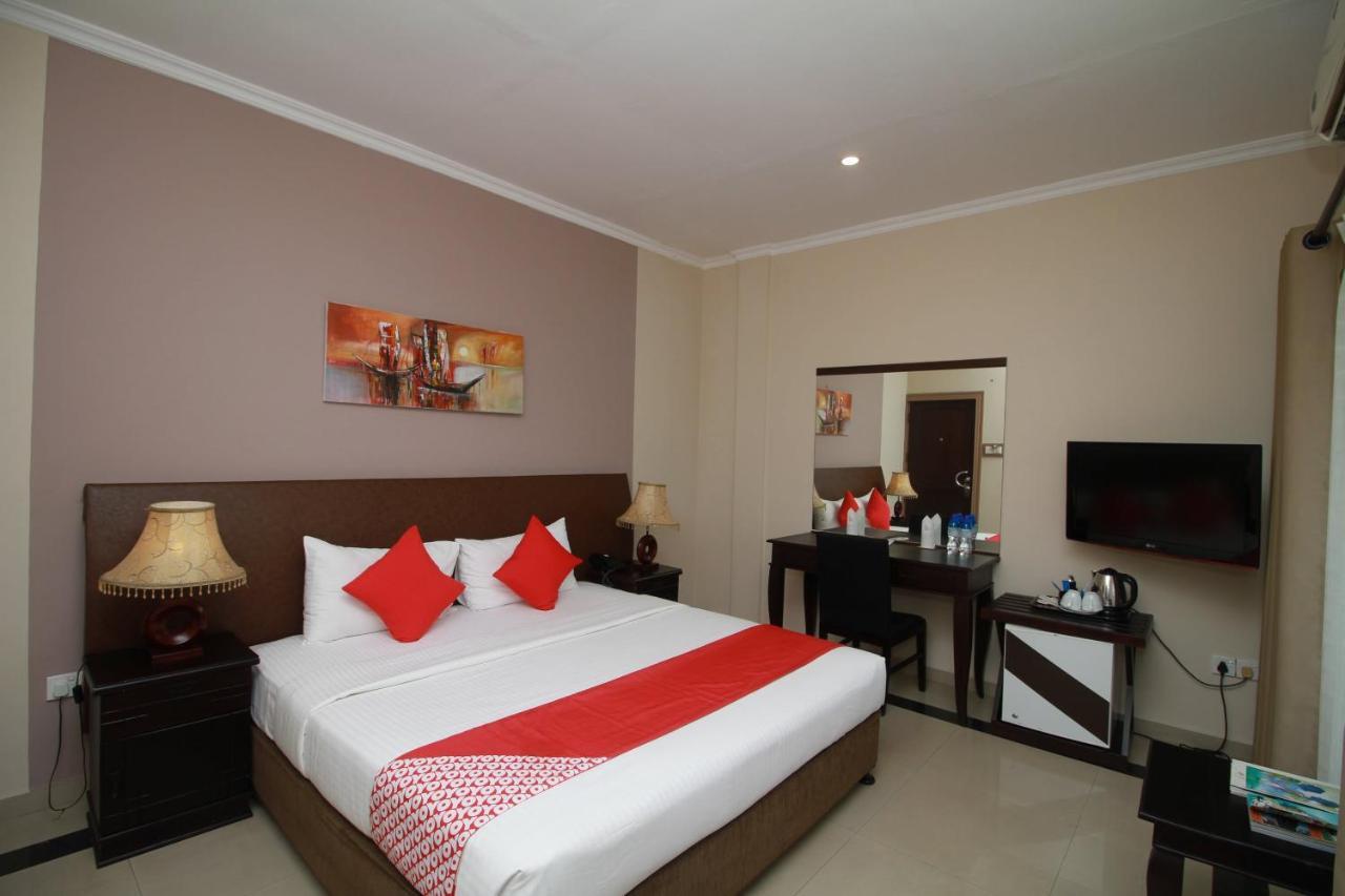Oyo 317 Choy'S Waterfront Residence Negombo Exterior photo