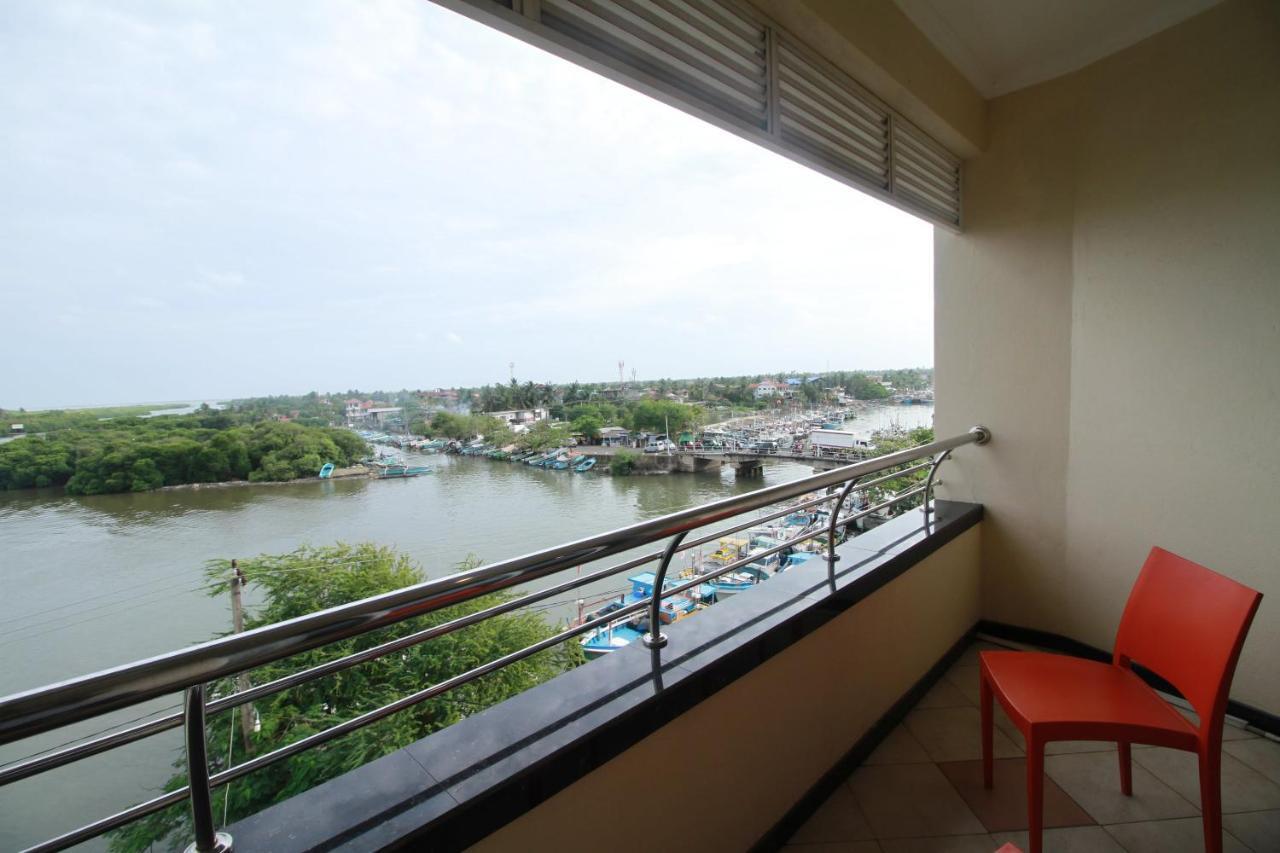 Oyo 317 Choy'S Waterfront Residence Negombo Exterior photo