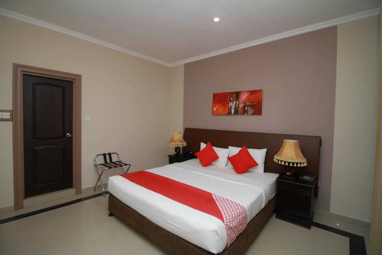 Oyo 317 Choy'S Waterfront Residence Negombo Exterior photo