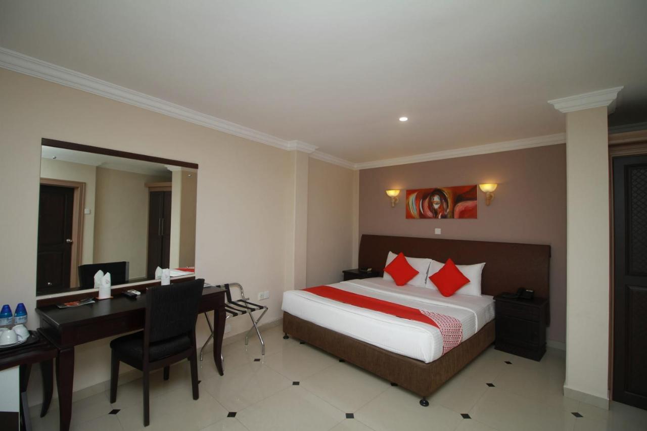 Oyo 317 Choy'S Waterfront Residence Negombo Exterior photo