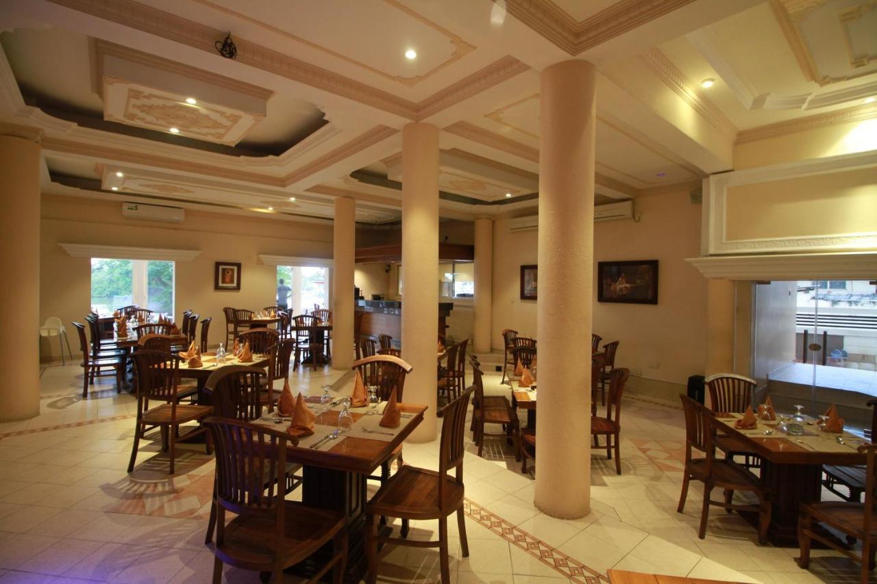 Oyo 317 Choy'S Waterfront Residence Negombo Exterior photo