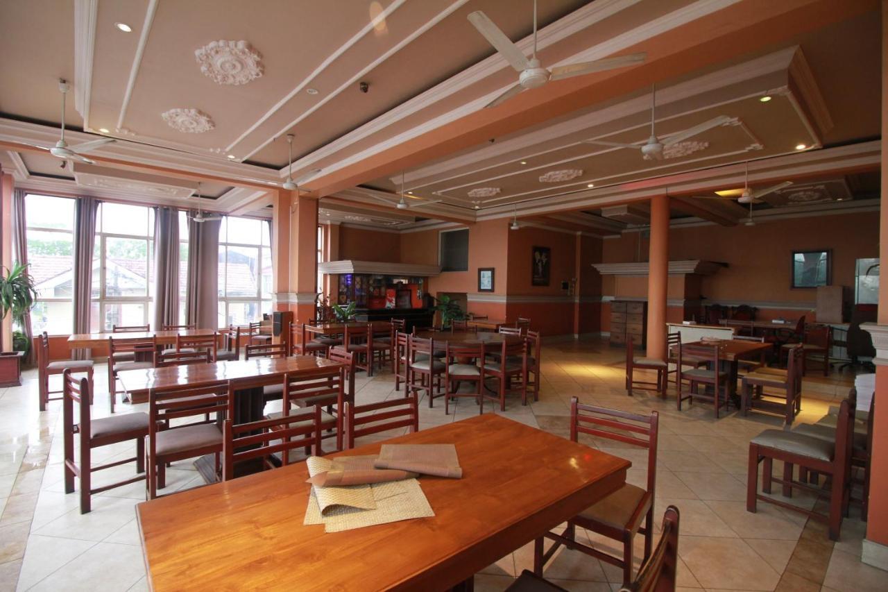 Oyo 317 Choy'S Waterfront Residence Negombo Exterior photo