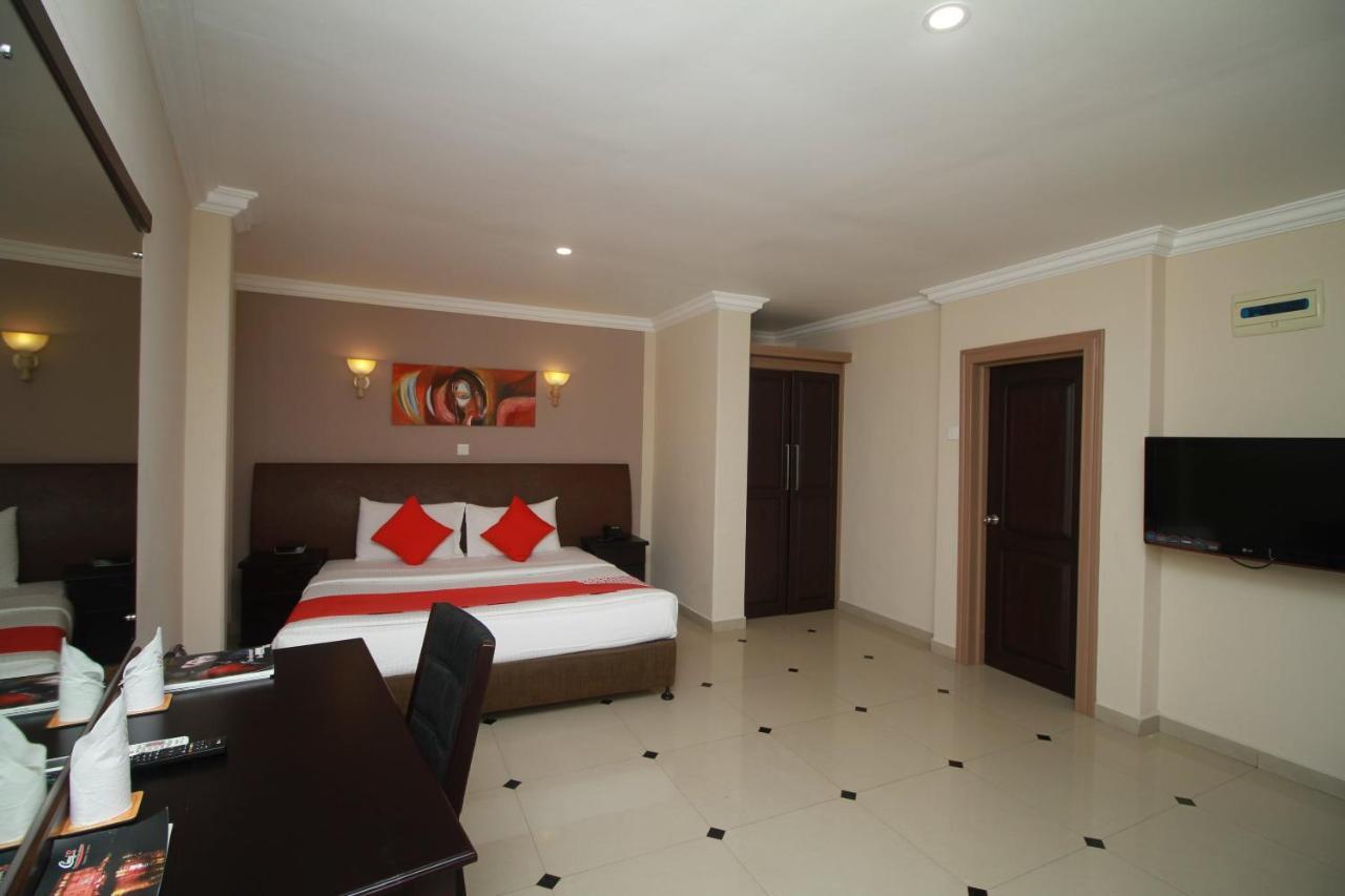 Oyo 317 Choy'S Waterfront Residence Negombo Exterior photo
