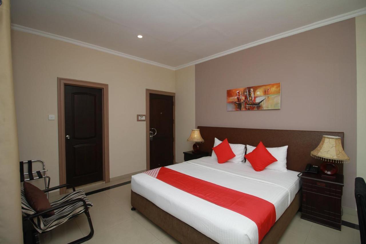 Oyo 317 Choy'S Waterfront Residence Negombo Exterior photo