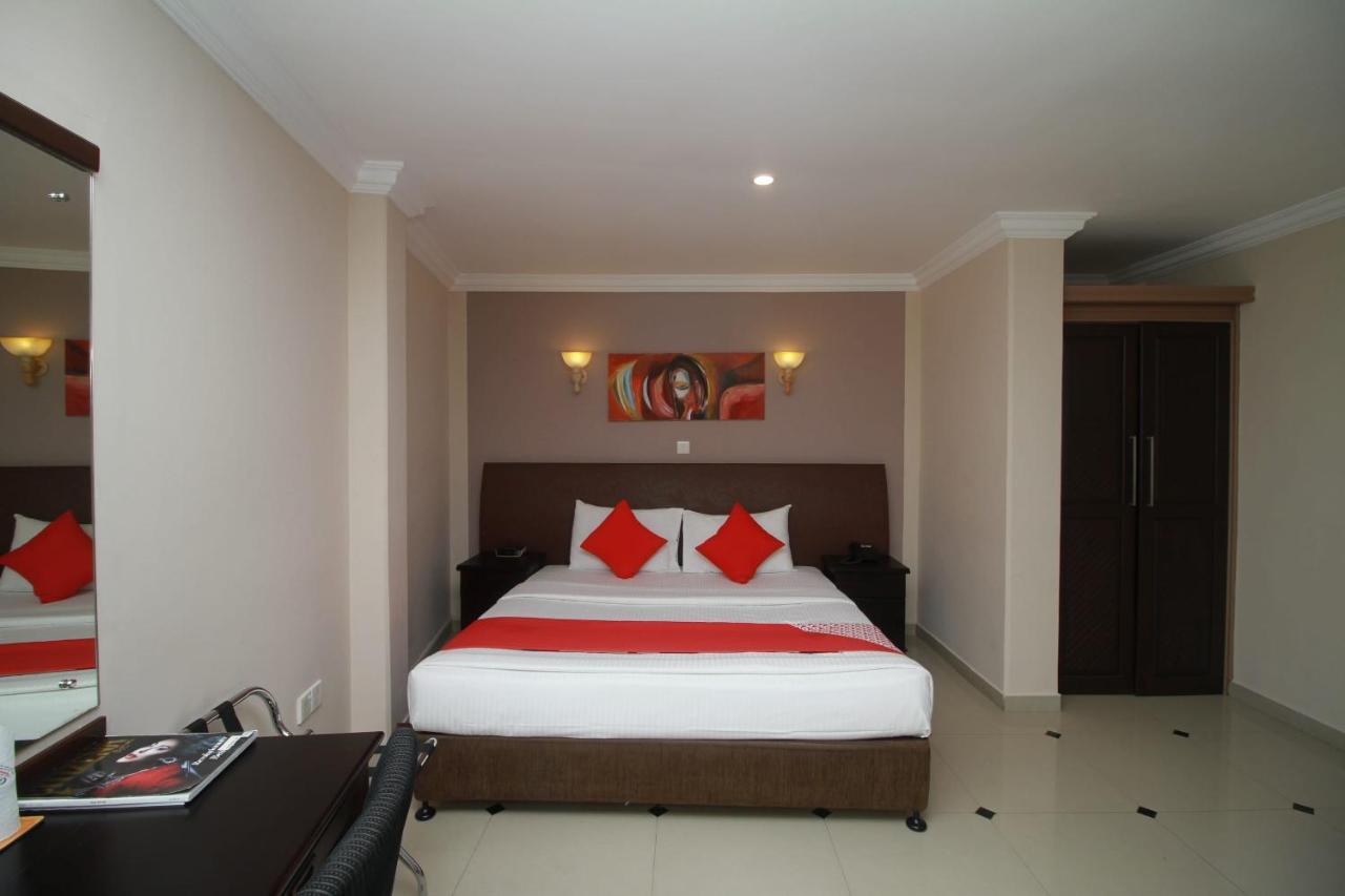 Oyo 317 Choy'S Waterfront Residence Negombo Exterior photo