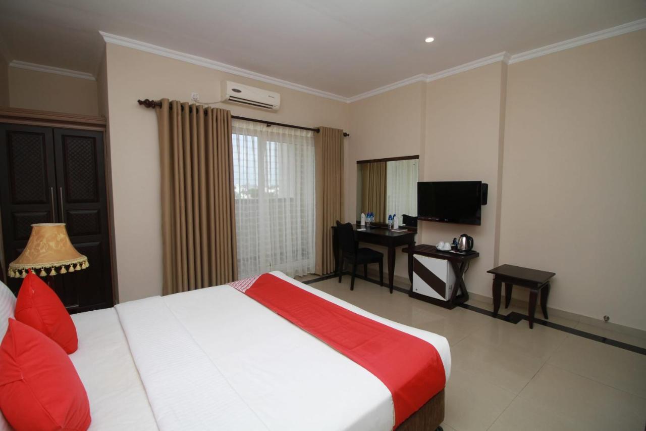 Oyo 317 Choy'S Waterfront Residence Negombo Exterior photo