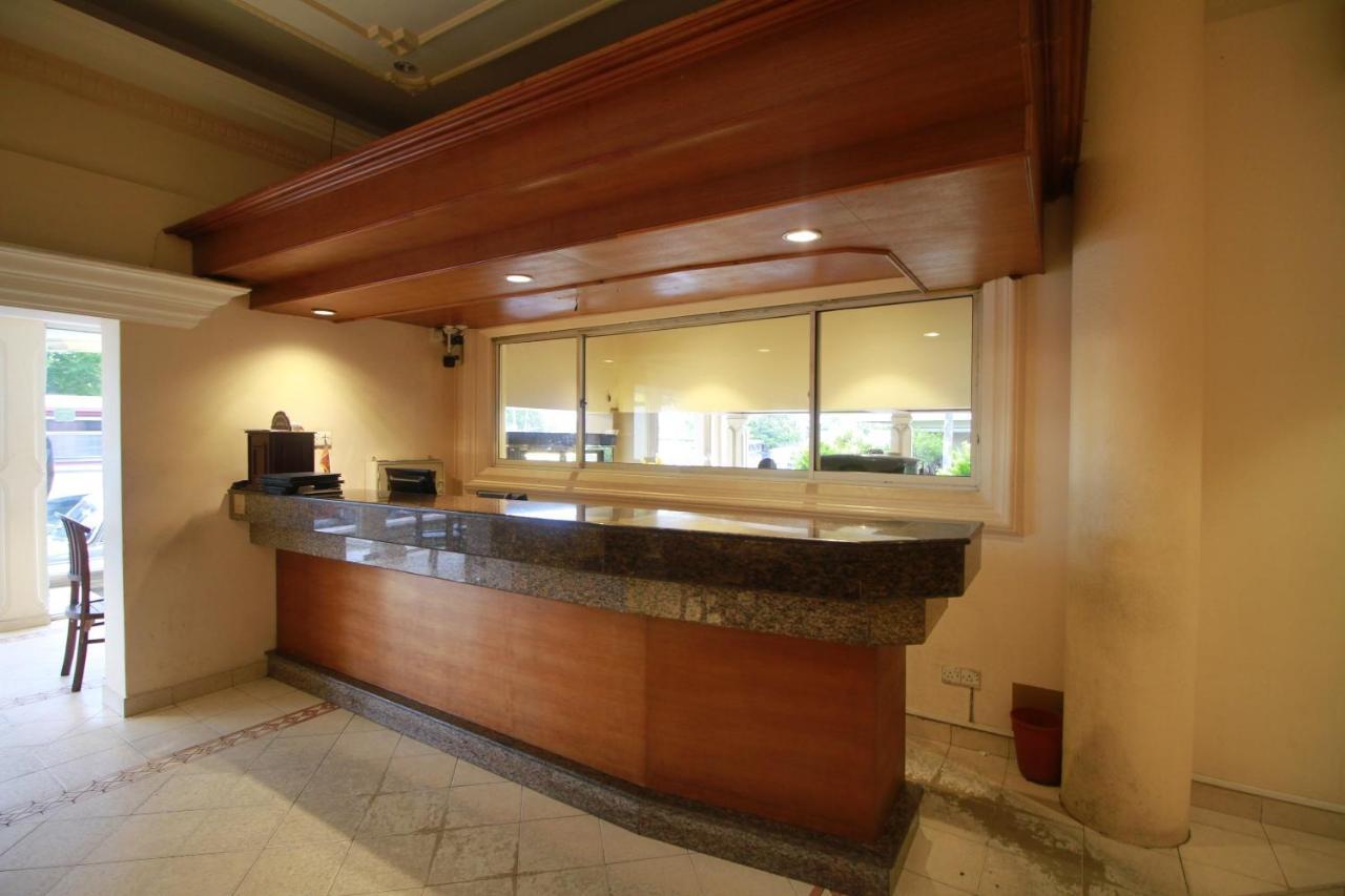 Oyo 317 Choy'S Waterfront Residence Negombo Exterior photo